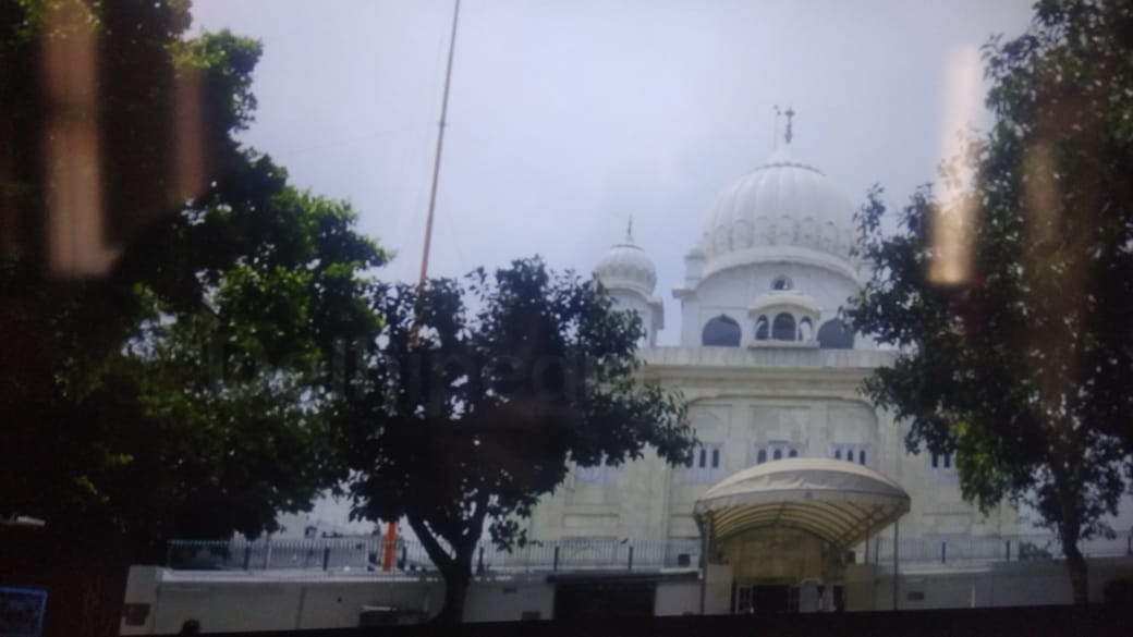 Gurudwara Majnu ka Tilla from the road