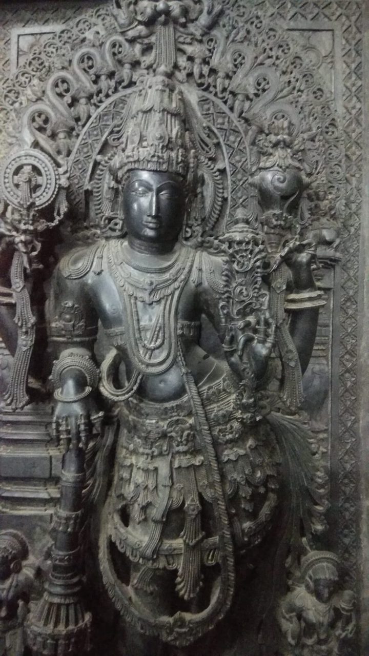 Vishnu with shankh and chakra