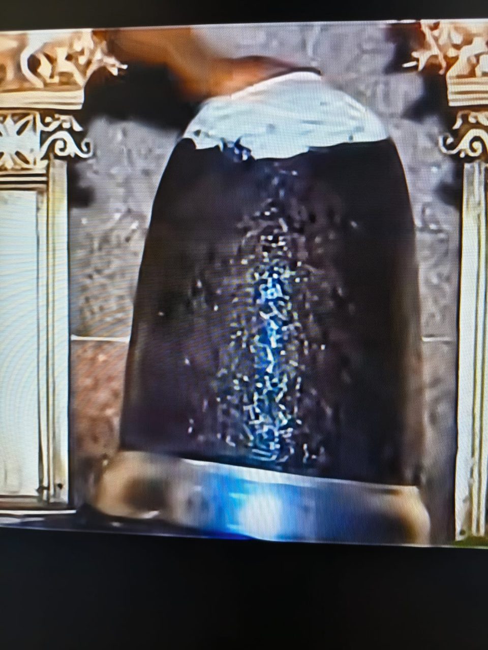 The lingam as the ghee turns