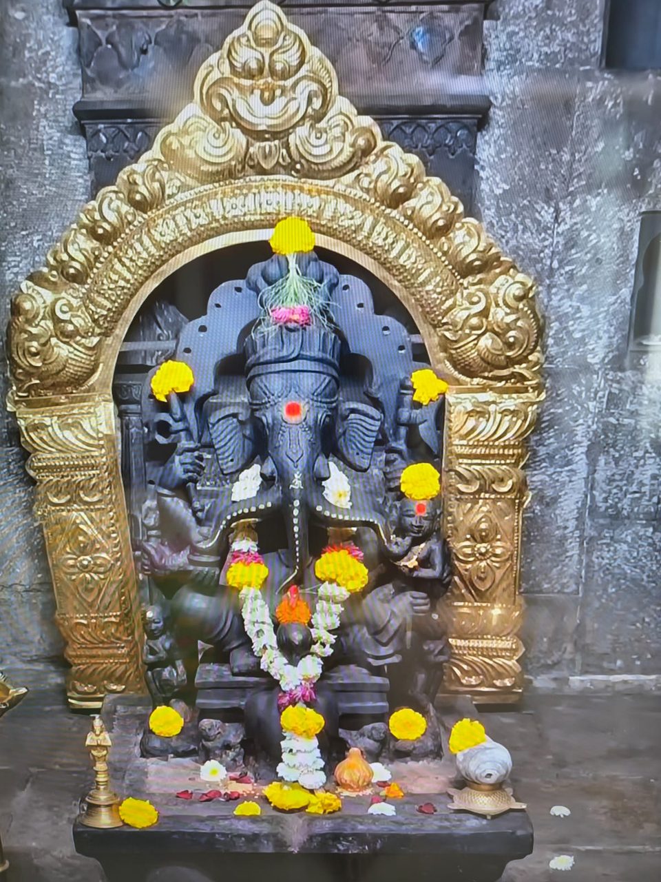 Trishund Ganapati